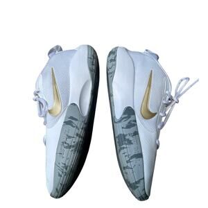 Nike Isofly white metallic gold star graphic school basketball shoes youth sz 4